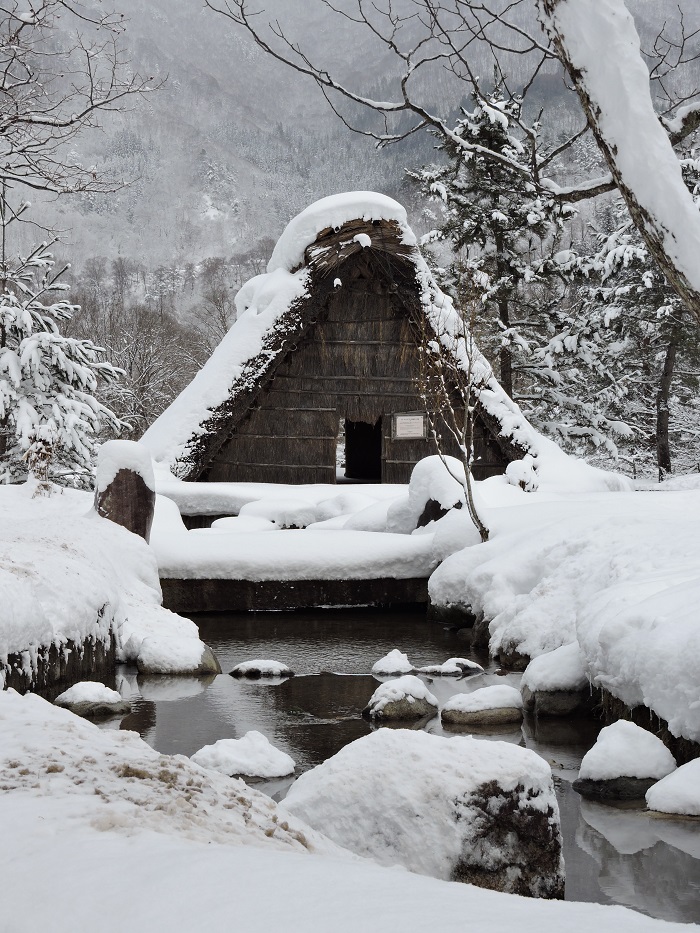 steep roofed gassho zukuri house