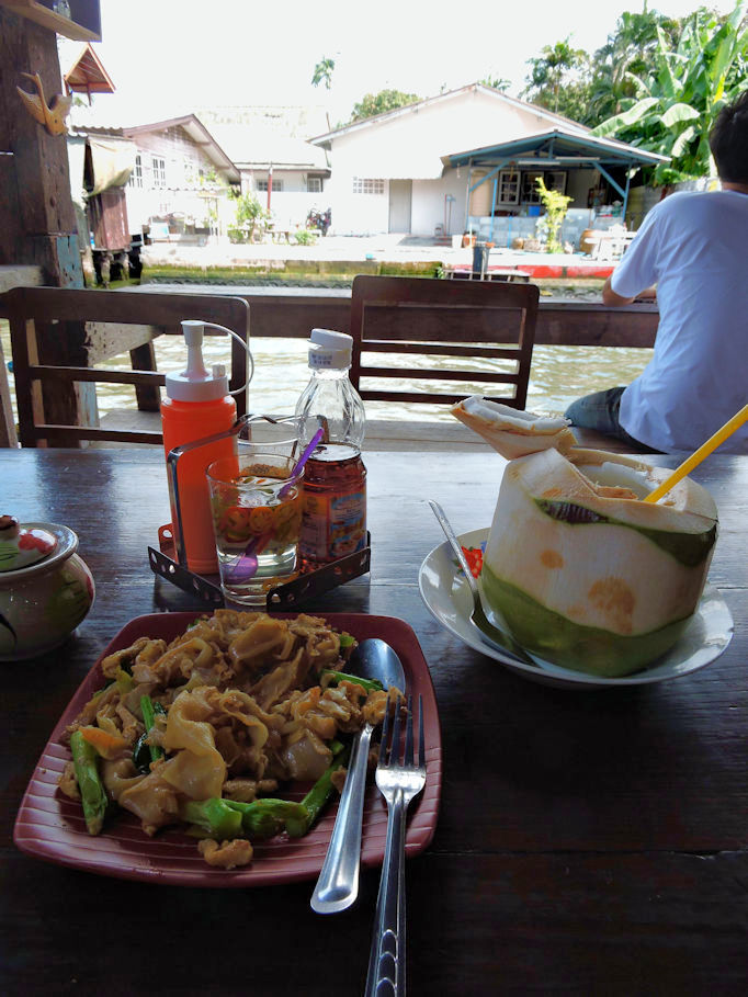 noodle lunch on the canal