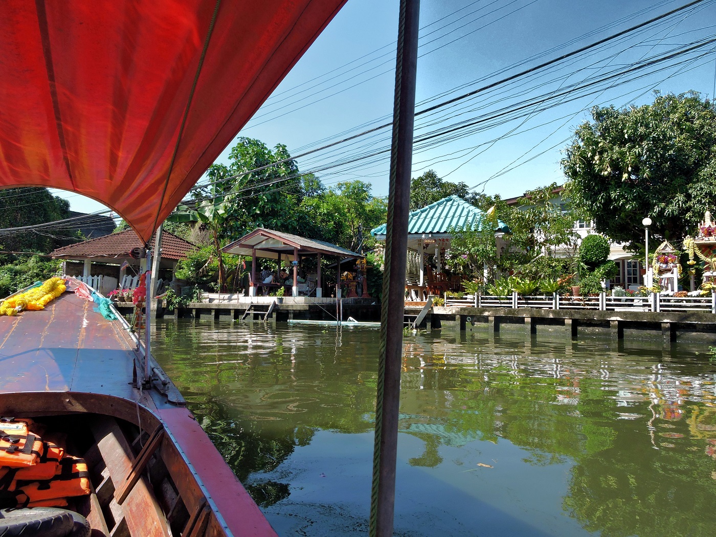 cruising through Bankoks canals khlongs