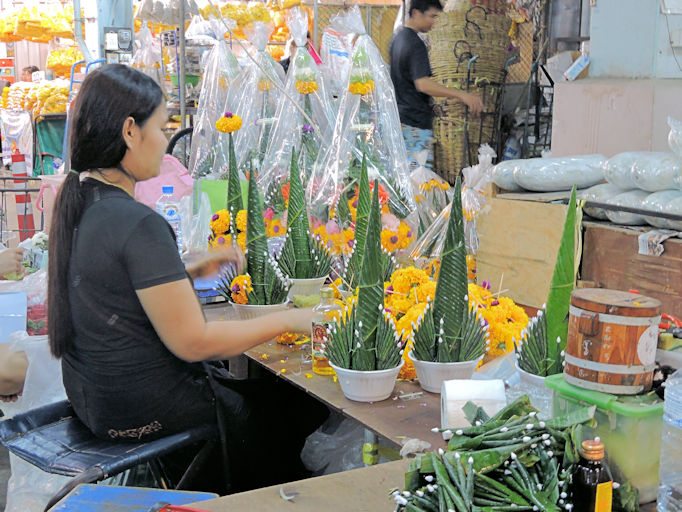 floral arrangements at Pak Khlong Talat