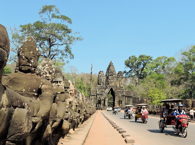 angkor Thom entrance gate with remork mottos