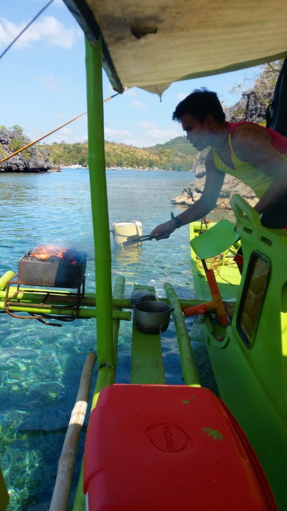 guide barbaque cooking lunch on boat