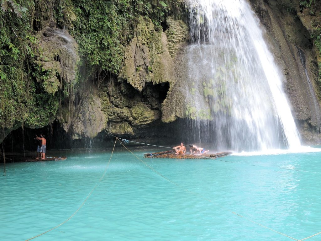 rafts going under Kawasan falls