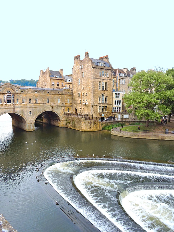 river avon wtih weir and pulteney bridge