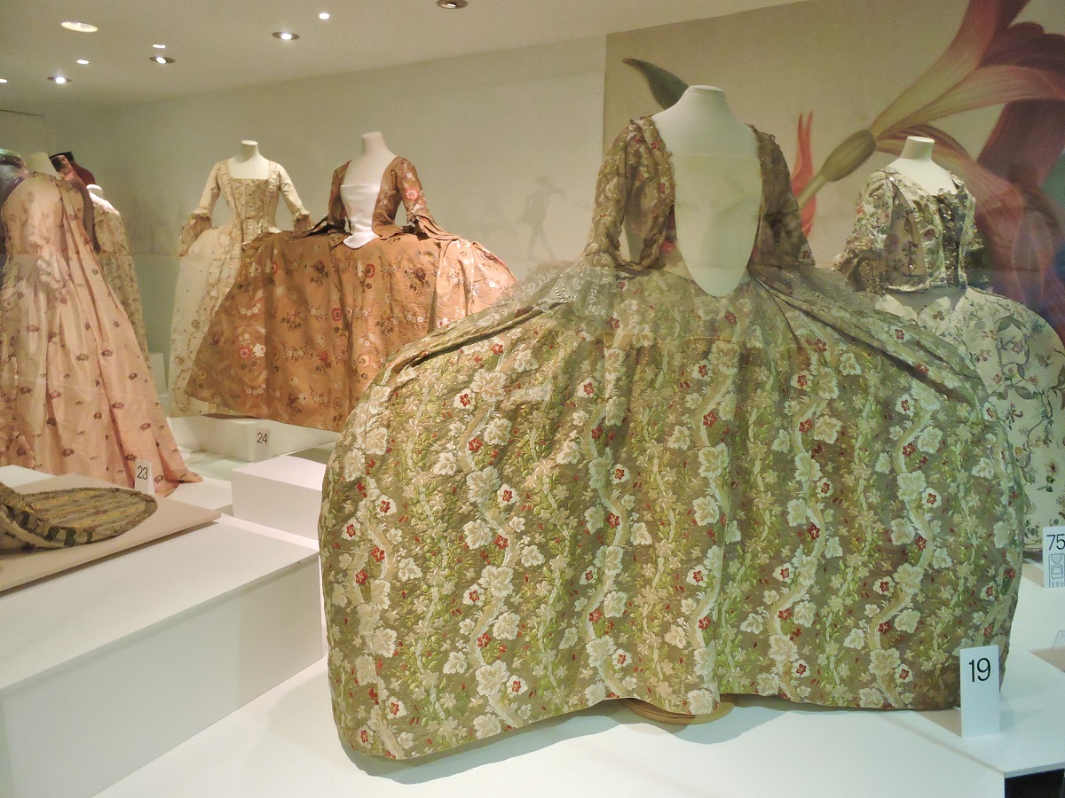 pannier or side hoop dresses 18th century