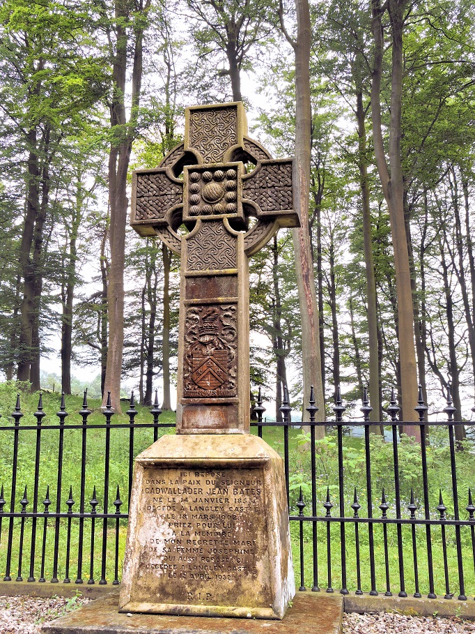 celtic-design-tomb-stone-forest-background
