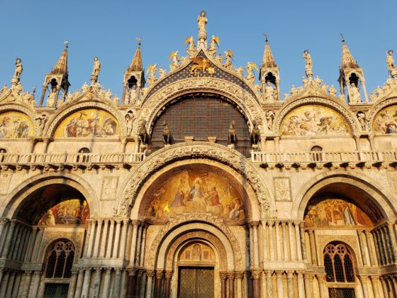 St Mark’s Basilica in Venice, Italy     ~ A Day Visit and the Night Tour Compared