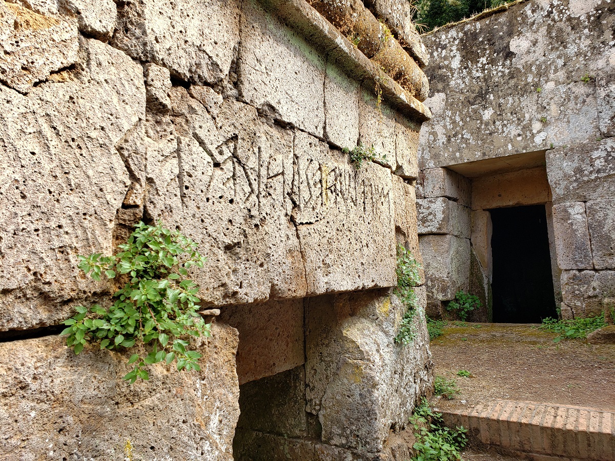 etruscan inscription above tomb