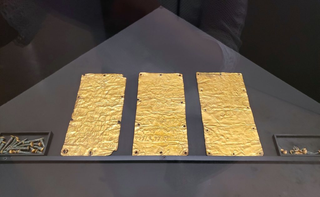 gold tablets with etruscan writing