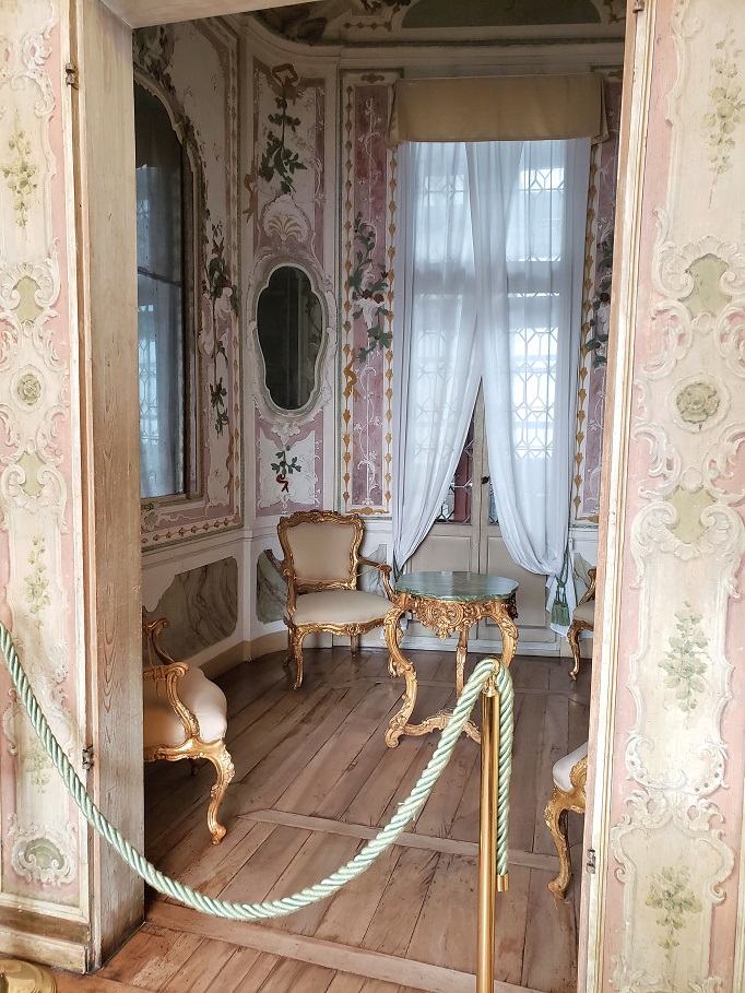 pastel ornate pink room