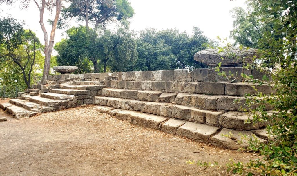 stone base and stairs of Pompeii's Doric temple