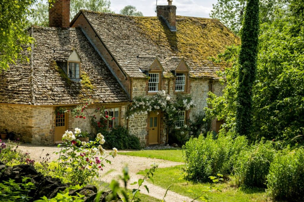 stone house in cotswolds