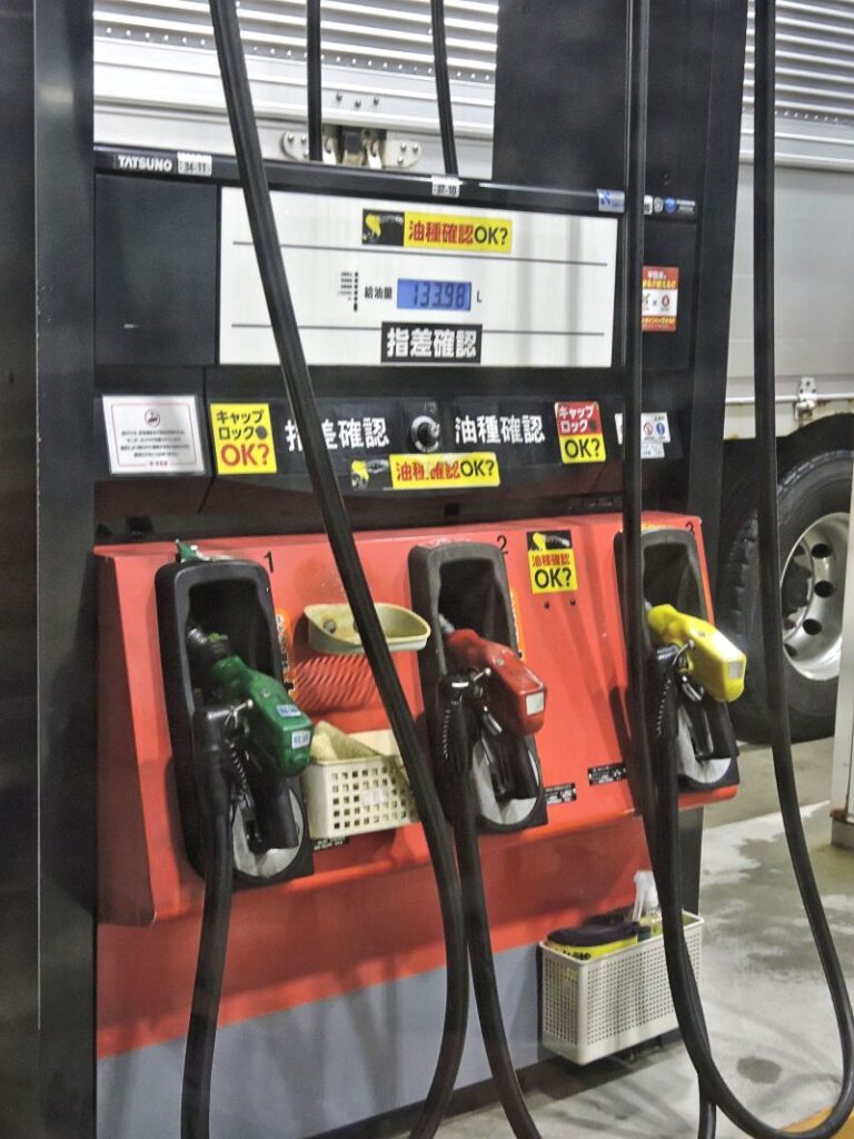 gas station pump in Japanese