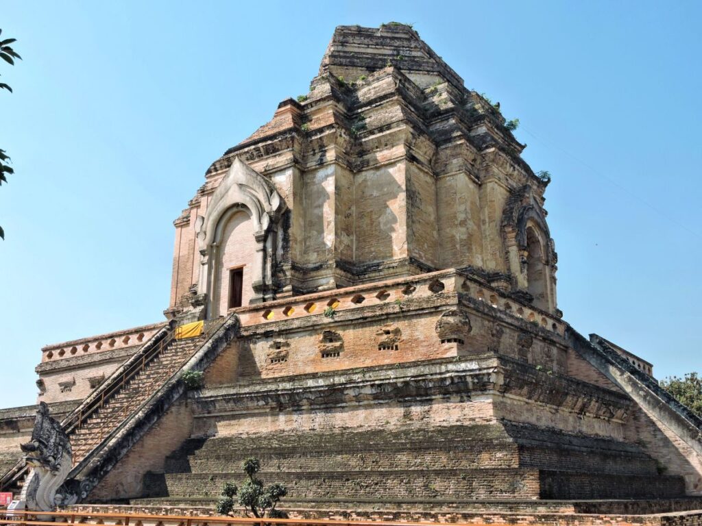 very large partially destroyed brick temple in middle of Chiang Mai