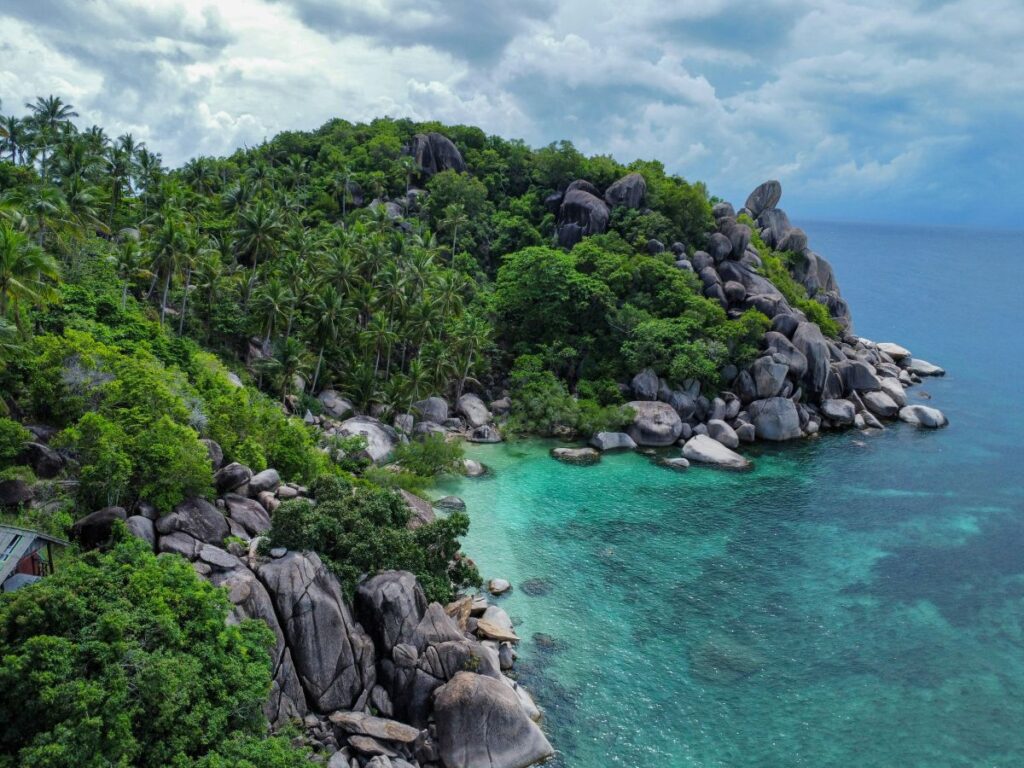 boulder rock coastline