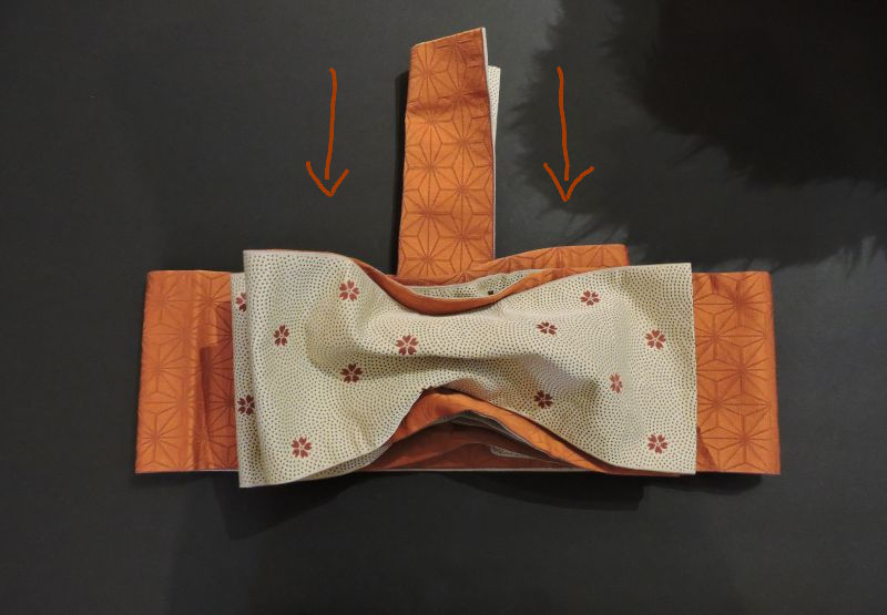 arrows showing how to fold obi bow