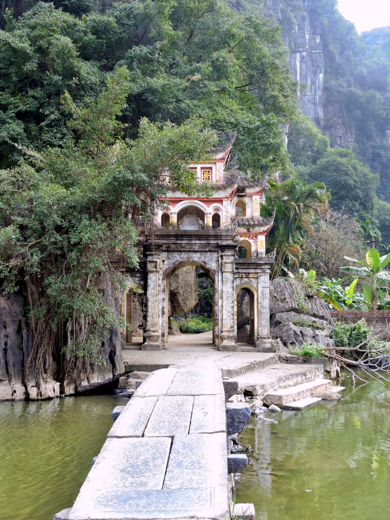 entrance gate with stone bridge to Bich Dong