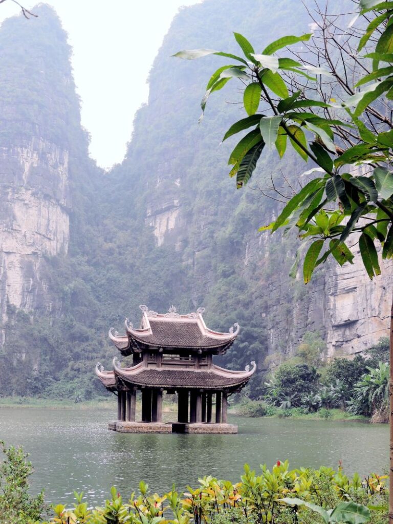 floating pagoda on Trang An river